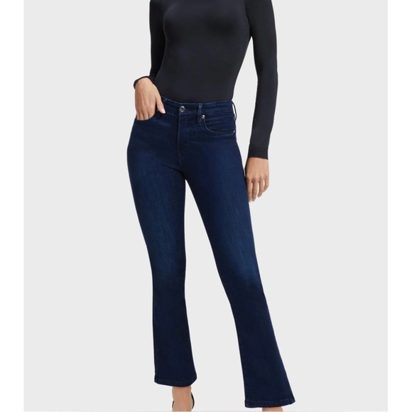 Good American • Blue 224 Good Legs Straight Crop Jeans - Picture 3 of 9